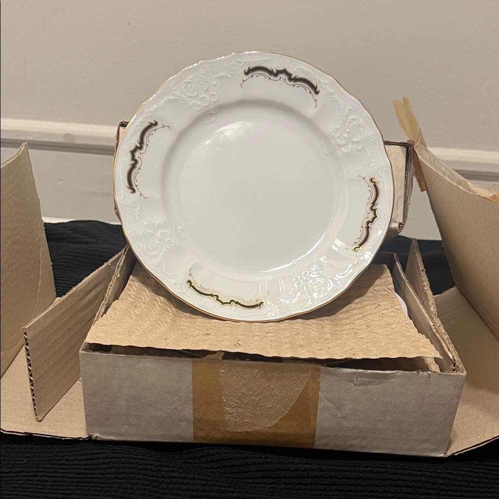 Bernadotte White-Gold Trim dessert plates